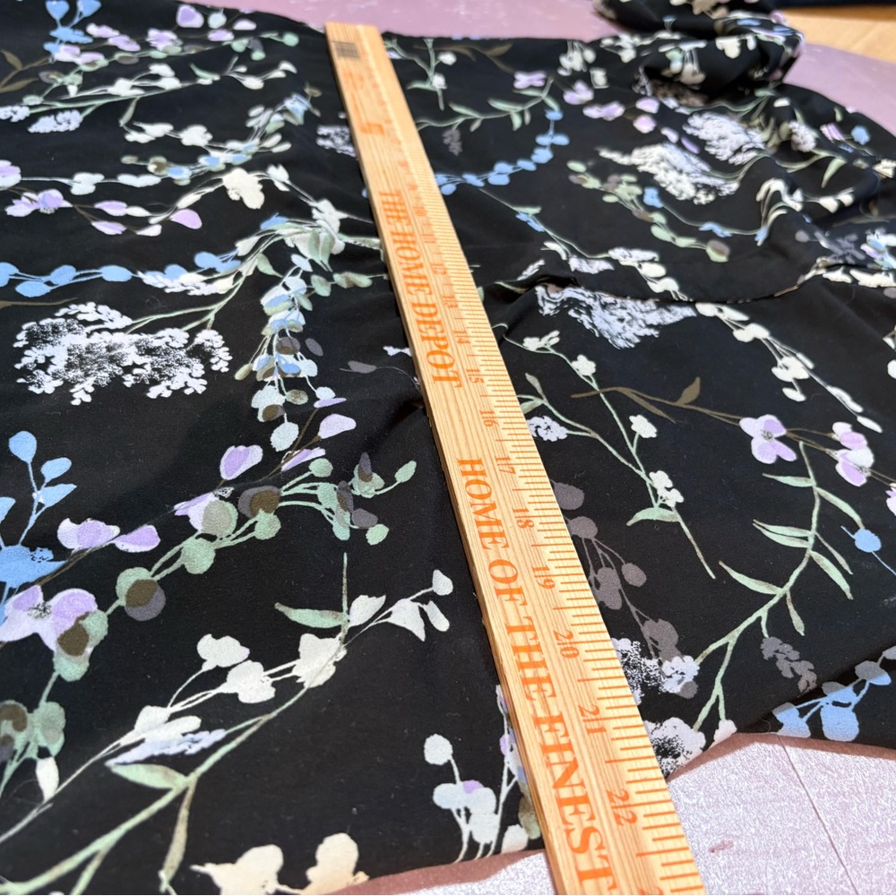 Floral V-Neck Blouse - Black - Picture 9 of 12